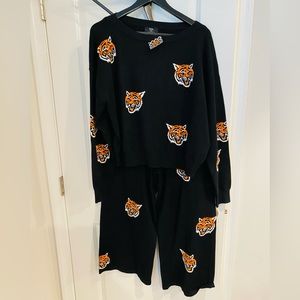 2 piece set by Lala. Size XL